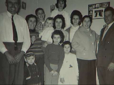 Strong Hearts, Steady Hands (Portuguese)