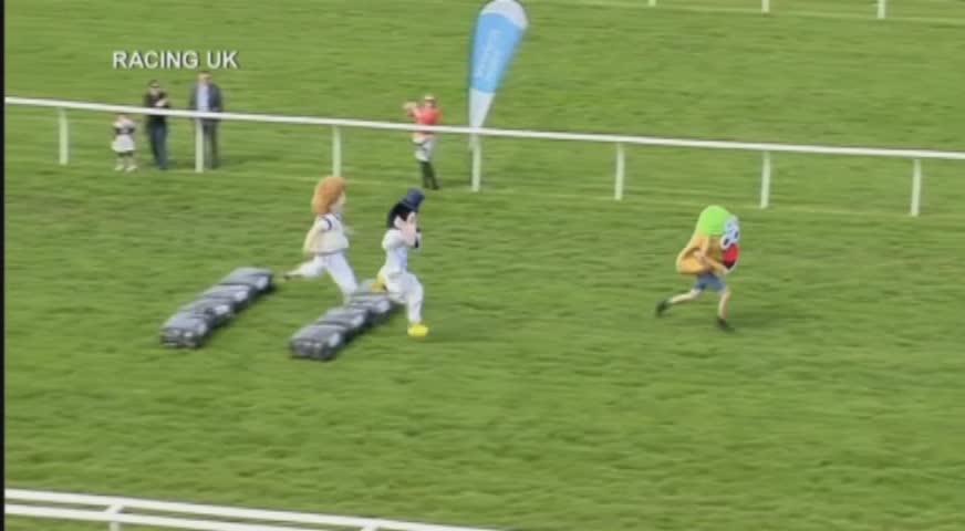 世界最大的吉祥物賽跑在英國舉行 APR26,2017(BC)