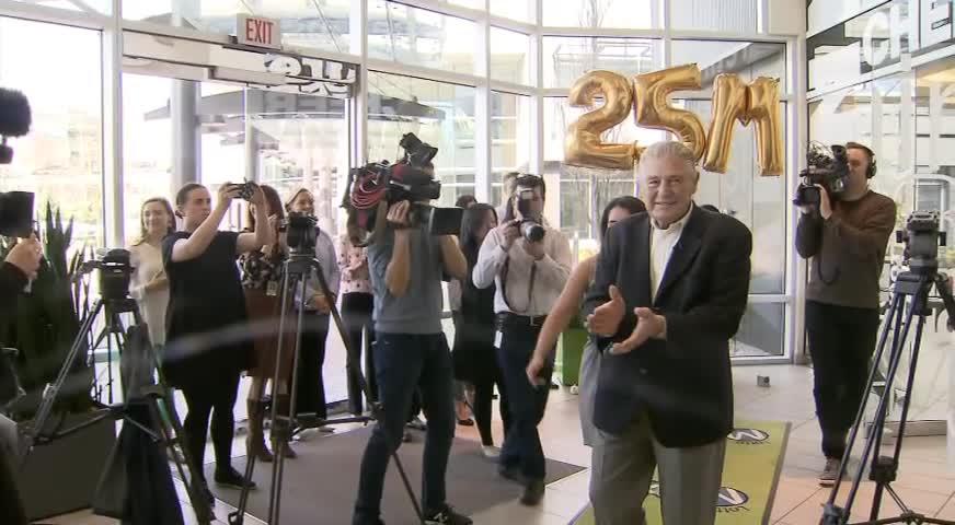 81岁老翁彩票中奖两千六百万-APR12,2017(BC)