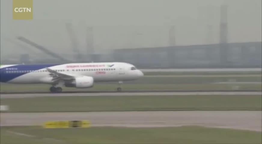 中國首架國產大型客機C919成功首飛。