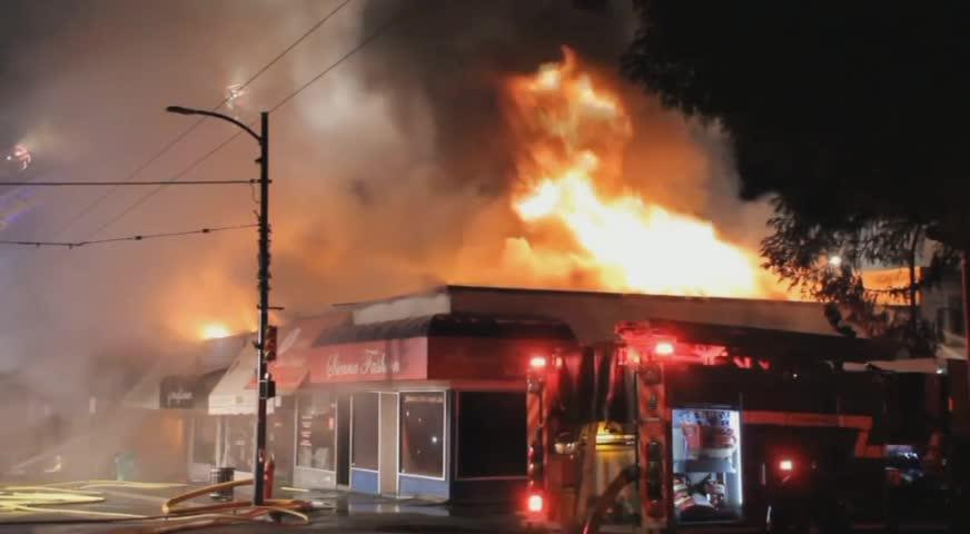 溫西深宵大火燒毀多間店舖 - JUNE 23, 2017 (B.C.)