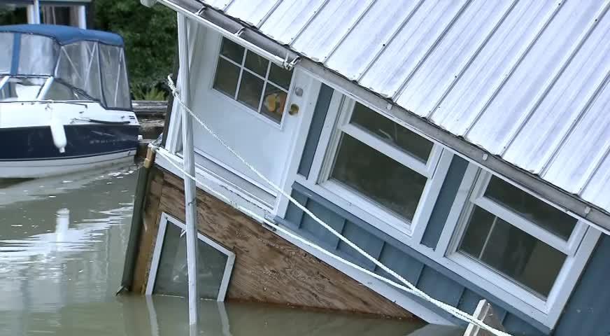 列治文船屋翻側半淹水中 - JUNE 21, 2017 (B.C.)