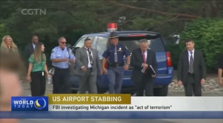 美國密歇根州弗林特市機場發生襲警案，一名警員被人用刀割頸 JUN22,2017(BC)