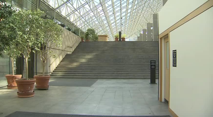 华裔钢琴教师性骚扰女生判监75天-JUL25,2017(BC)