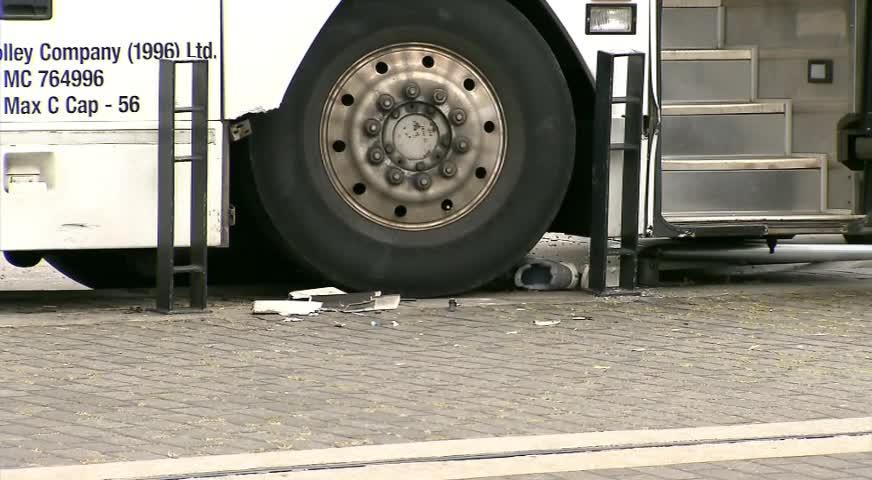 旅遊巴溫市中心撞路人 - AUG 14, 2017 (B.C.)