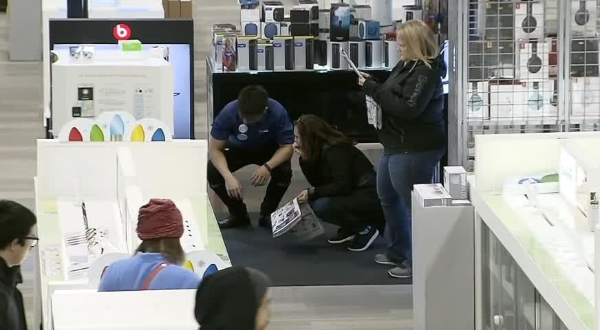 黑色星期五，加拿大人购物踊跃- NOV 24, 2017 (BC)