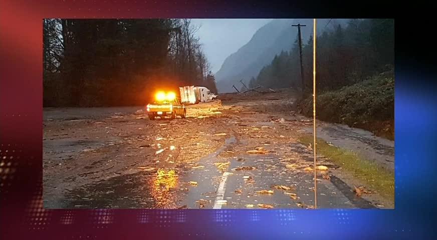 连日大雨，HOPED到CHILLIWACK一号高速路段遇山泥倾泻-NOV 23, 2017 (BC)