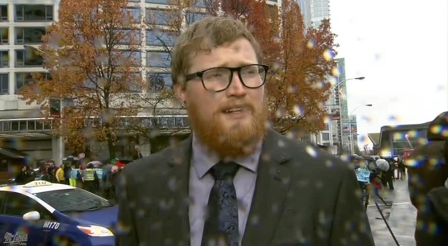 温哥华能源论坛，反油管人士到场抗议-NOV 30, 2017 (BC)