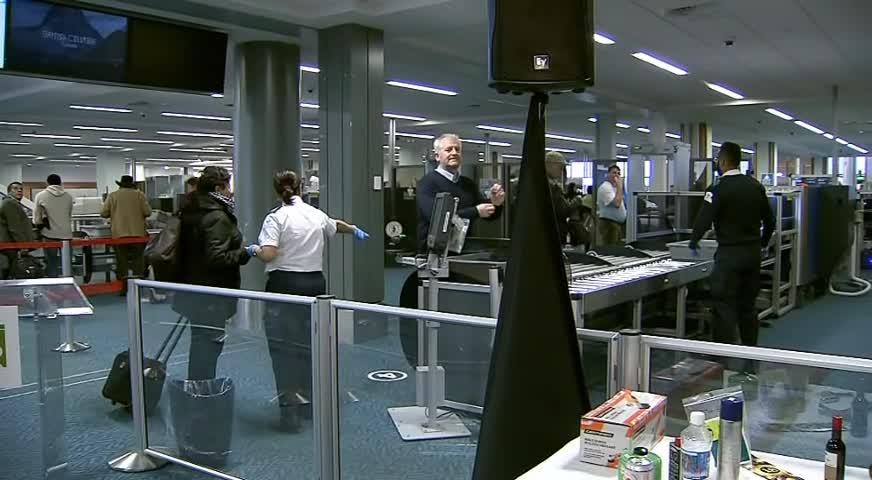 假日临近，YVR提小贴士助旅客快速通关-DEC 12, 2017 (BC)