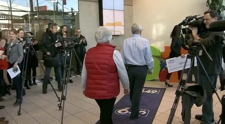 心诚则灵，Kelowna退休老人赢取1670万彩票大奖-DEC 07, 2017 (BC)