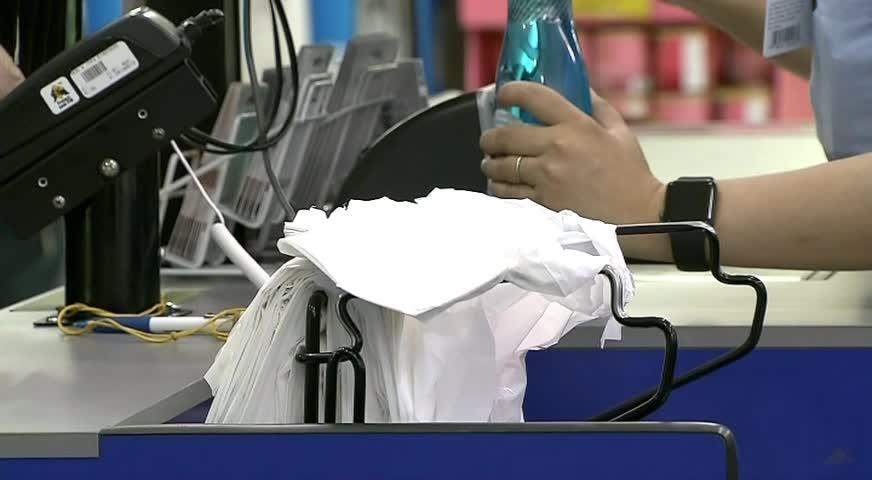 Montreal率先实施禁用塑料袋附例，引温市居民积极响应-JAN 02, 2018 (BC)