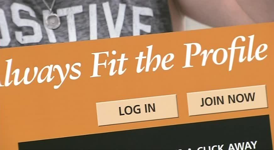 在线约会网站诈骗 加美两地三年有百万人上当-FEB 13, 2018 (BC)