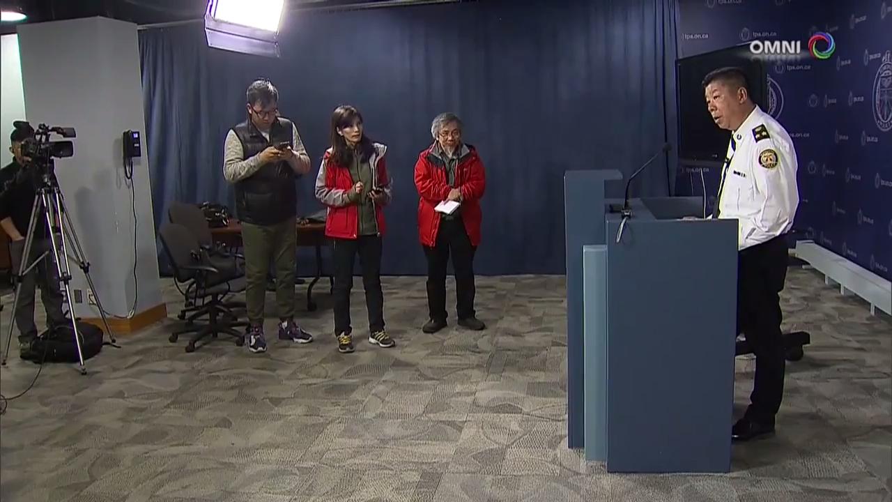 勇敢擒凶的警官正接受心理辅导 – Apr 25, 2018 (ON)