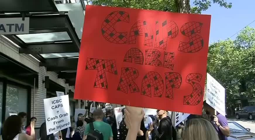 不满省府设立车祸轻伤索赔上限 近百人举行集会抗议-MAY 24, 2018 (BC)