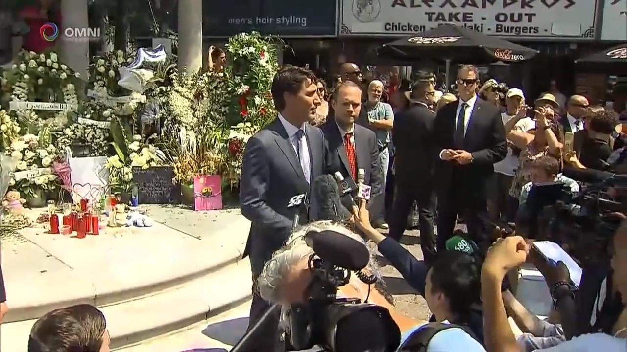 总理向多伦多小希腊区枪击案受害者献花致意 – Jul 30, 2018(ON)