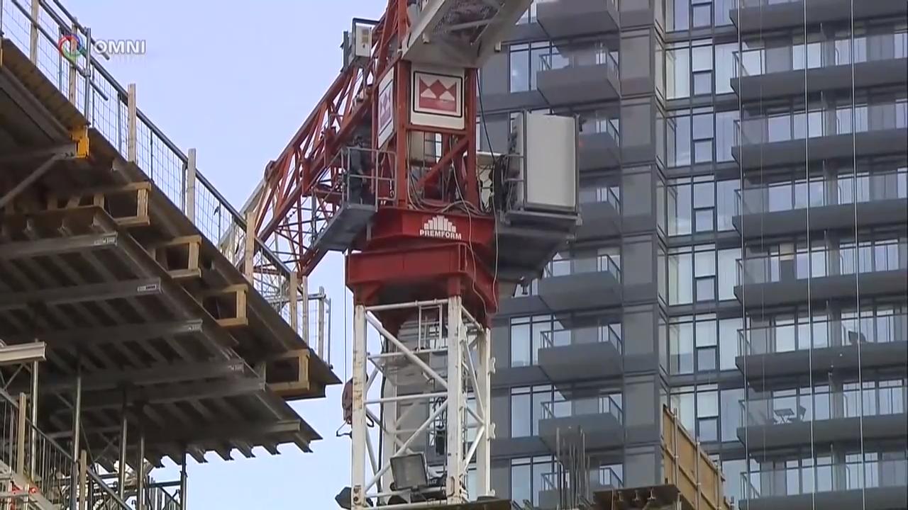 多伦多又发生民众攀爬起重机事件 – Aug 16, 2018(ON)