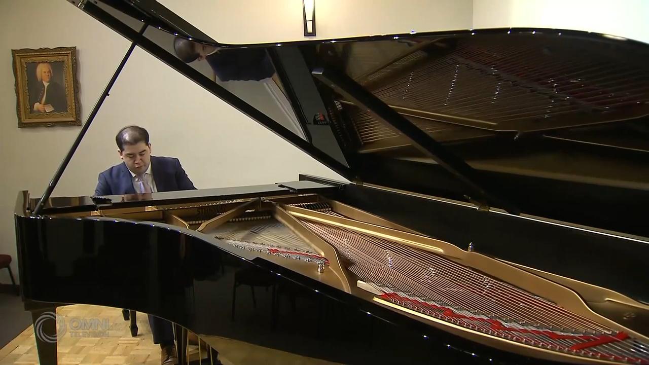 一半華裔血統的年輕執業律師鋼琴家 -- Oct 10, 2018 (ON)