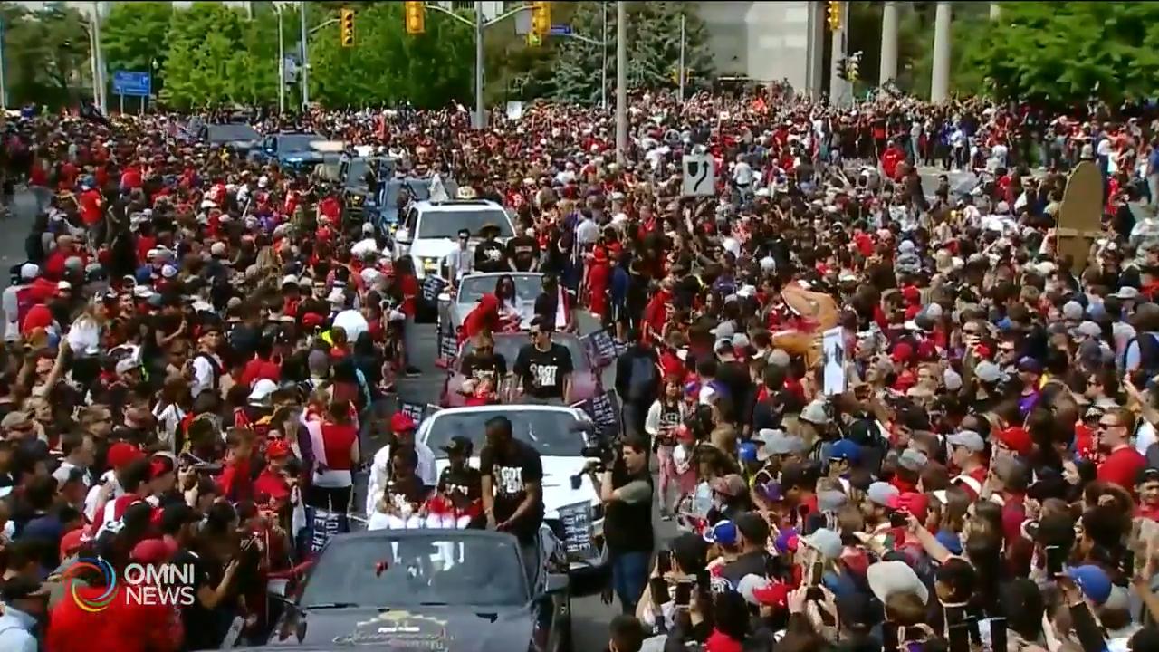 車隊延遲出發, 無阻市民夾道歡呼喝采 -- Jun 17, 2019 (ON)