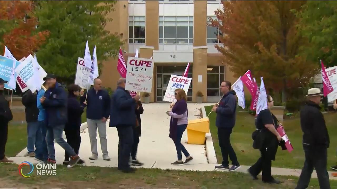 因應可能罷工，多個教育局下星期一關校 -- Oct 03, 2019 (ON)