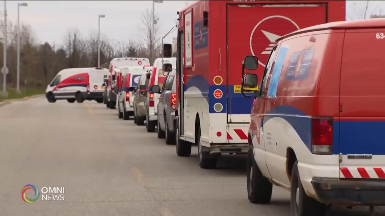 郵局員工向醫護人員致敬 -- Apr 23, 2020 (ON)