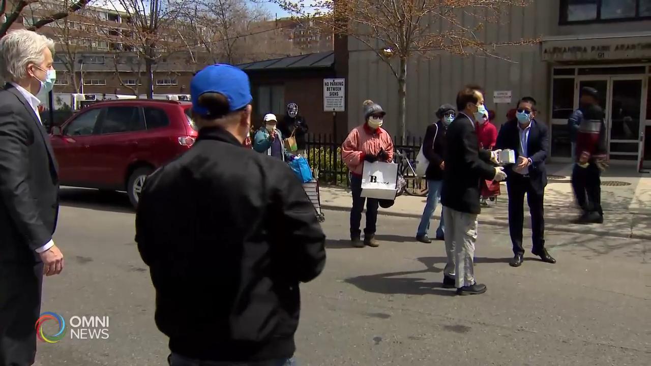 華人團體向東區唐人街長者大廈捐贈口罩 -- May 07, 2020 (ON)