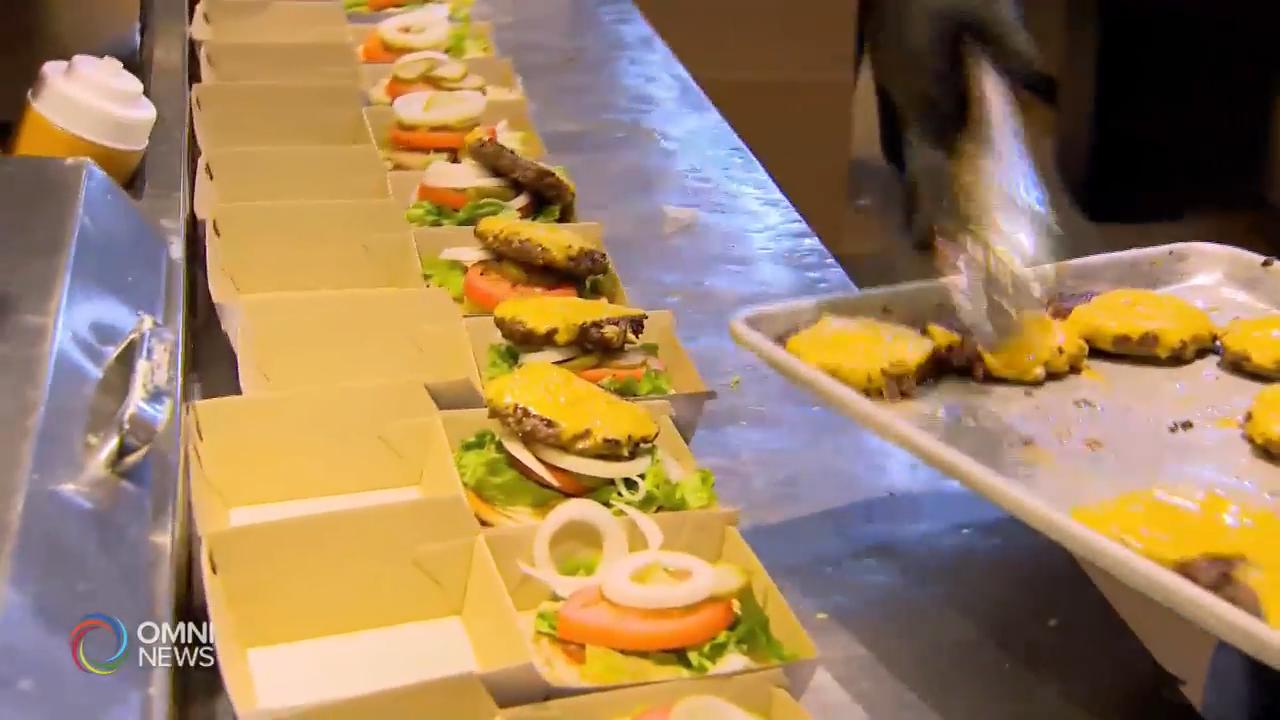 漢堡包店為露宿者提供免費食物 -- May 13, 3030 (ON)