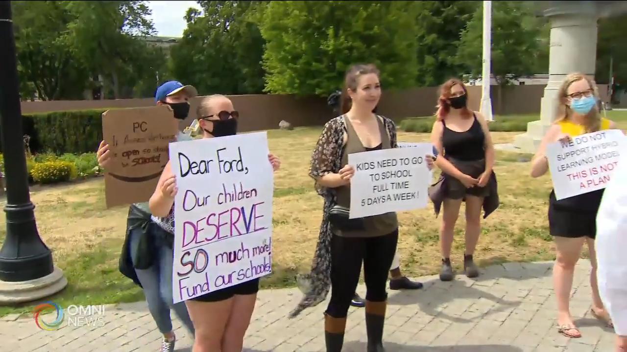 家長示威要求九月以安全方式重開學校 -- July 22, 2020 (ON)