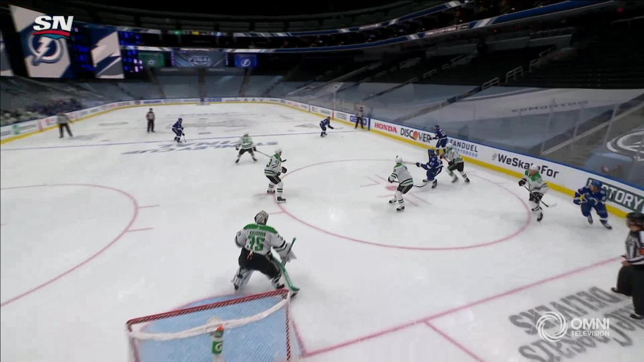 Yanni Gourde ties it up for the Bolts!