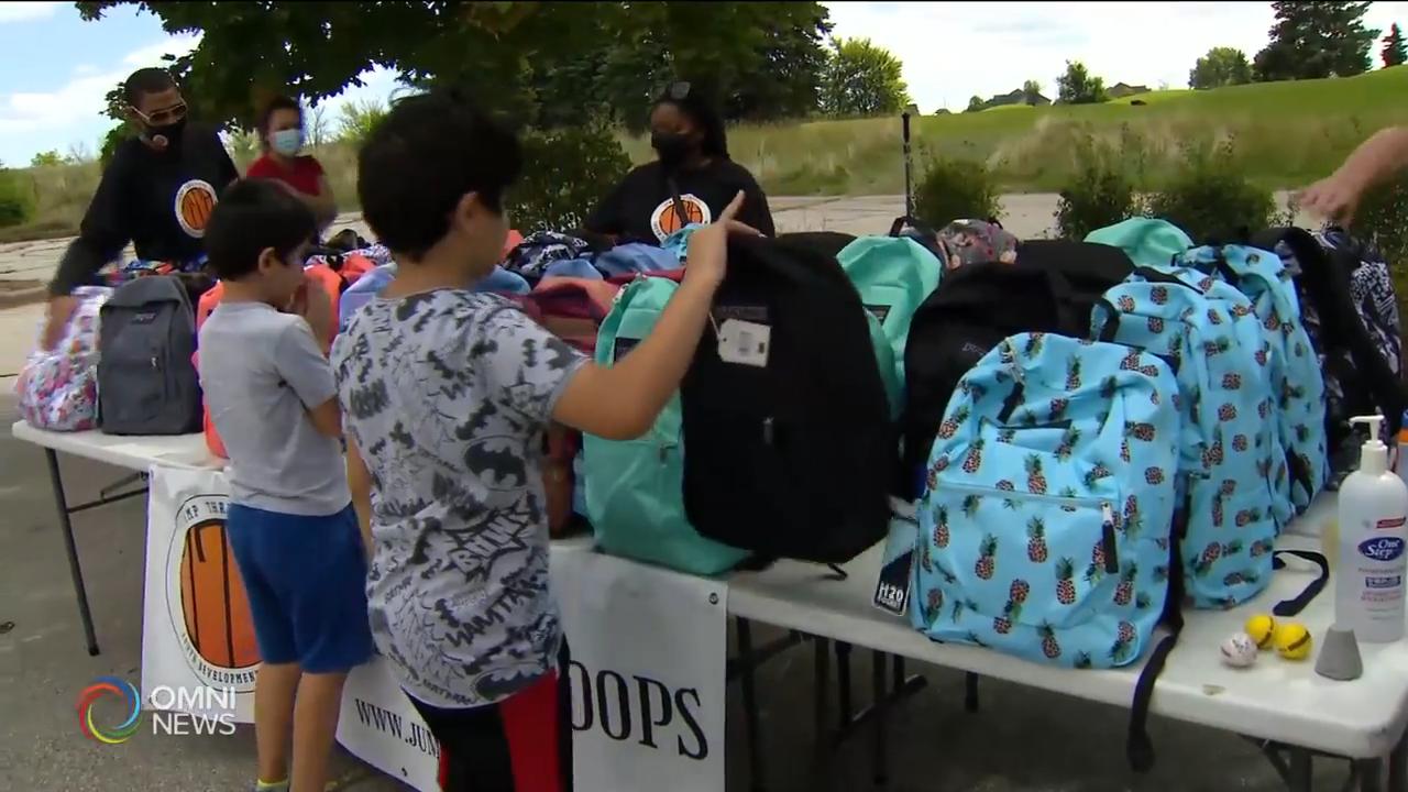 有關注年輕人組織捐贈100個書包 -- Aug 31, 2020 (ON)