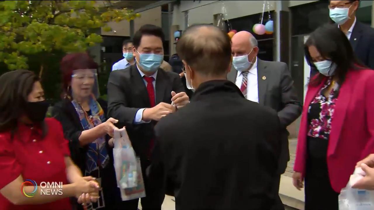 中華文化中心向長者送贈月餅和禮物包 -- Sep 30, 2020 (ON)