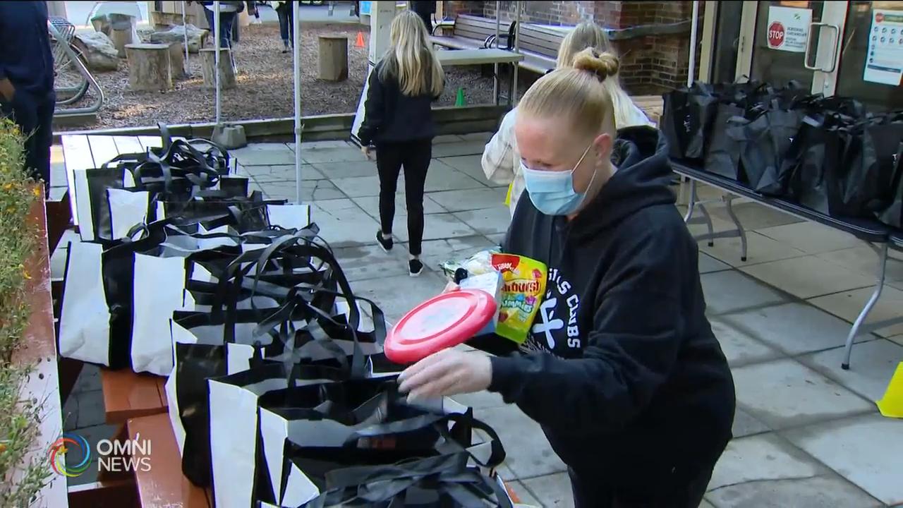 Kyle Lowry感恩節向弱勢社群捐贈禮物包 -- Oct 09, 2020 (ON)