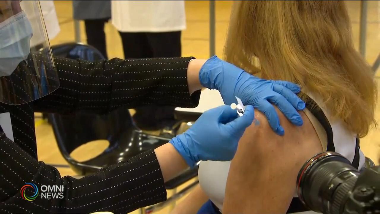 三百多名前線醫護員工今日獲接種疫苗 -- Dec 15, 2020 (ON)